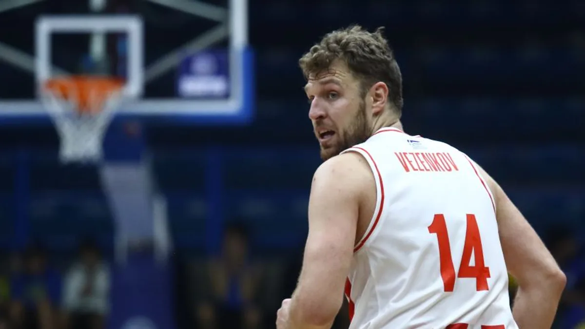 Vezenkov Leads Olympiacos to Fifth Straight Super Cup Title