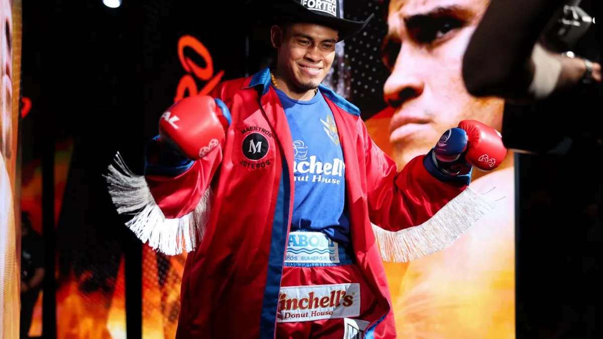 Navarrete vs Foster Headlines Three-Belt Unification Weekend