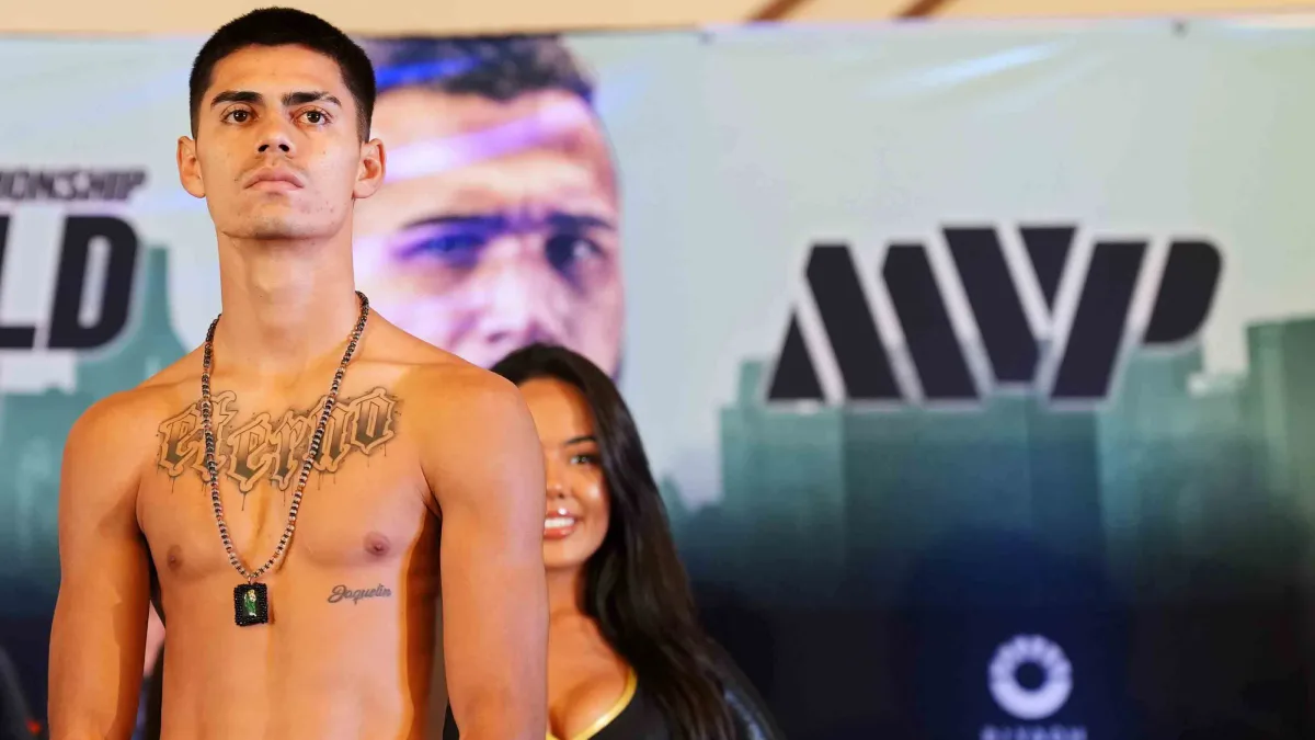 Mendoza Stuns Sandoval With Fifth-Round TKO for Unified Titles