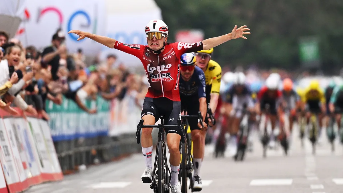Jarno Widar Stuns Pidcock to Win Tre Valli Varesine