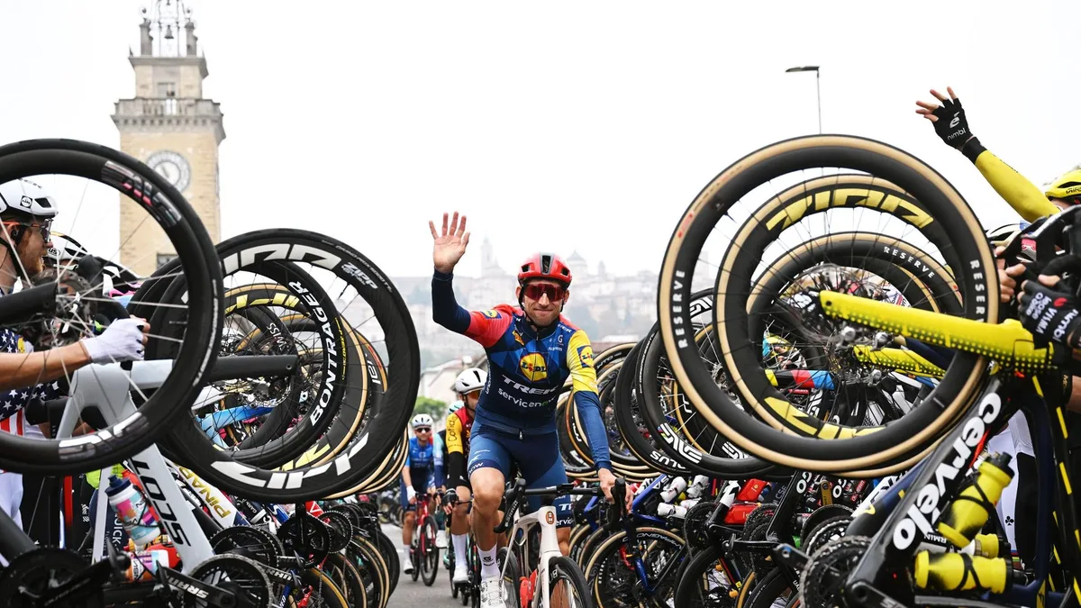 Mollema and Bilbao Honoured in Lombardia Farewell Guard