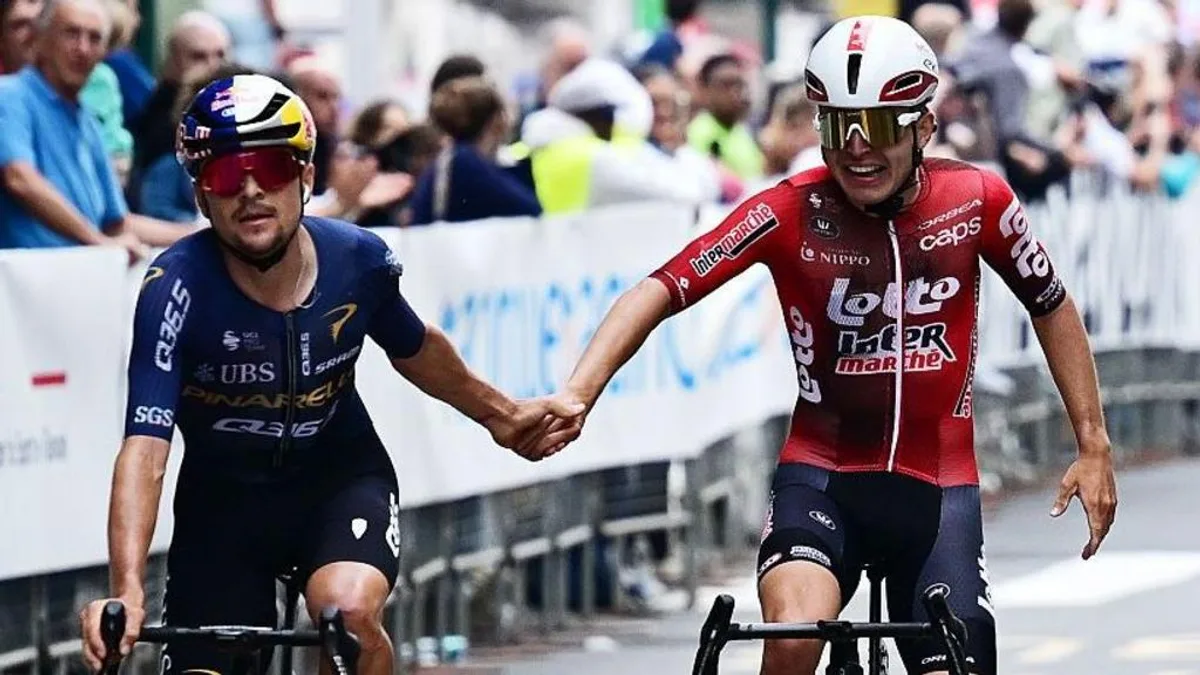 Pidcock 'Mad' After Police Vehicle Hits Team-Mates in Italy