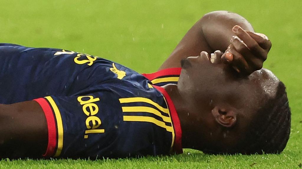 Arsenal Fear Saka Out for Eight Weeks With Quad Injury Arsenal Fear Saka Out for Eight Weeks With Quad Injury