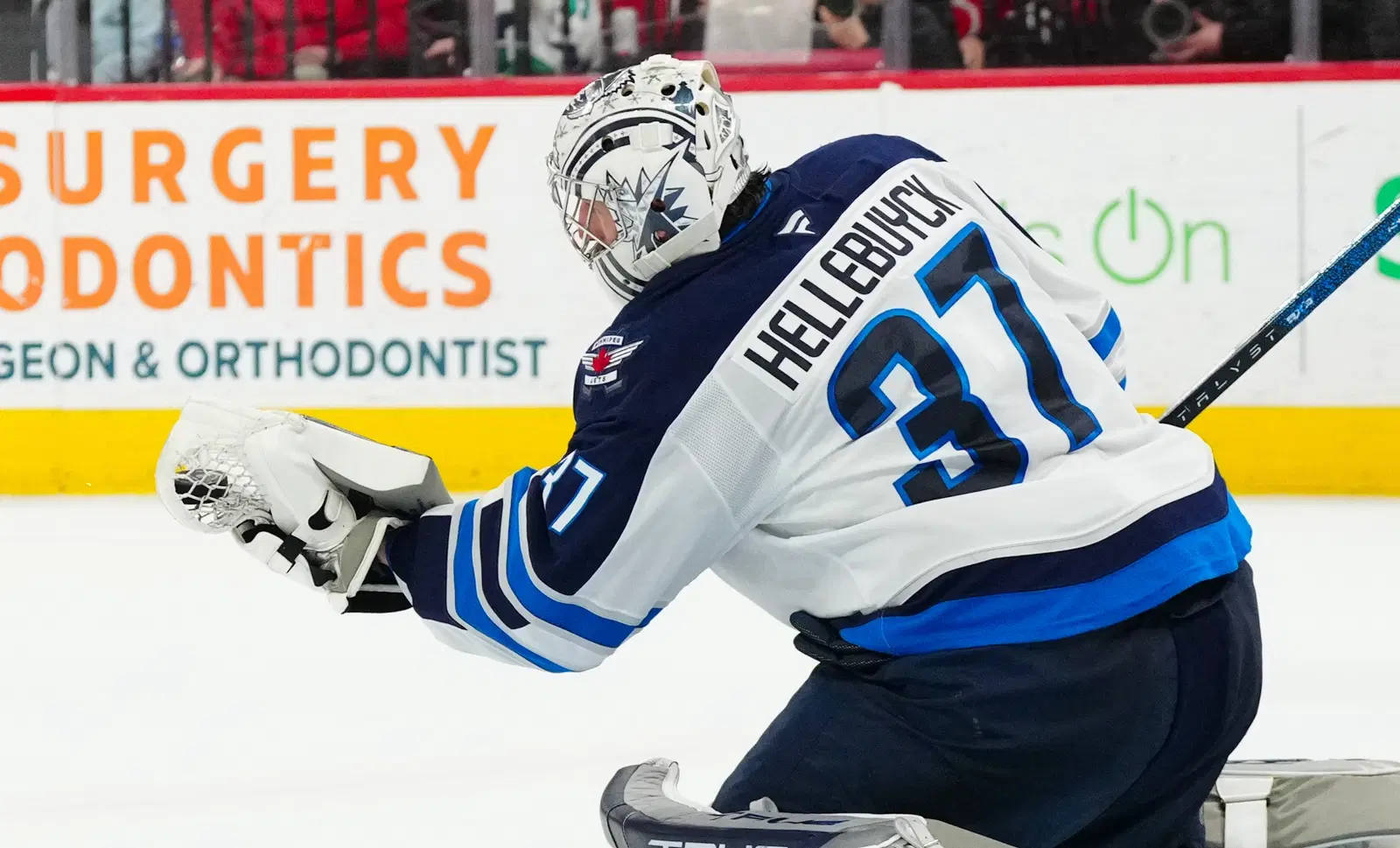 Hellebuyck Trade Standoff Leaves Jets Urged to Hold Firm