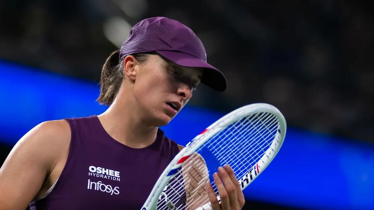 Swiatek Ends 'Most Challenging' Season Early After Thigh Injury